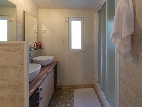 Mobilhome 7 personnes - Paillotte - BORA