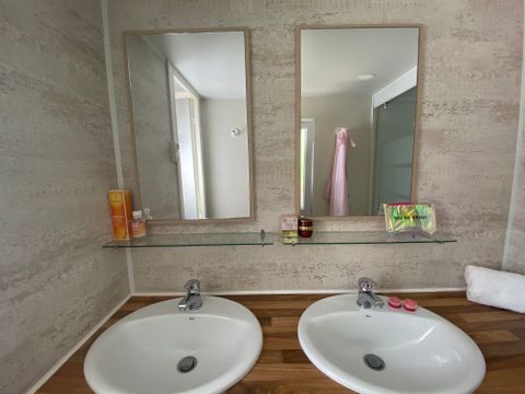 Mobilhome 7 personnes - Paillotte - BORA