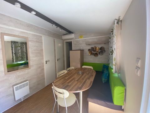 Mobilhome 7 personnes - Paillotte - BORA