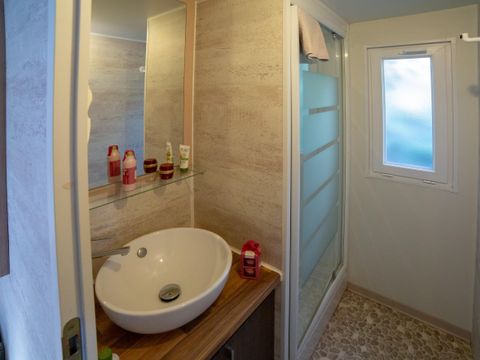 Mobilhome 7 personnes - Paillotte - BORA