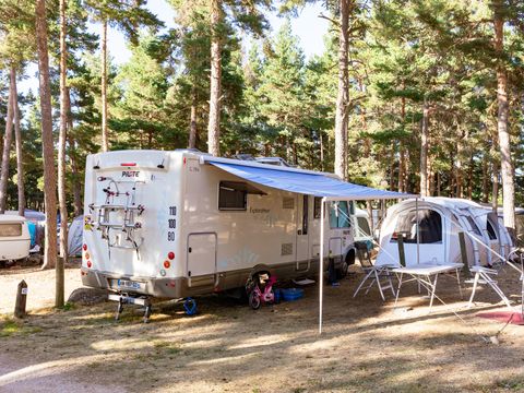 Emplacement - Emplacement standard, 1 installation, 1 voiture, 2 personnes