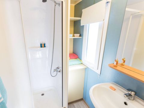 MOBILHOME 4 personnes - Mobil-home | Classic | 2 Ch. | 4 Pers. | Terrasse Simple | 1 SDB