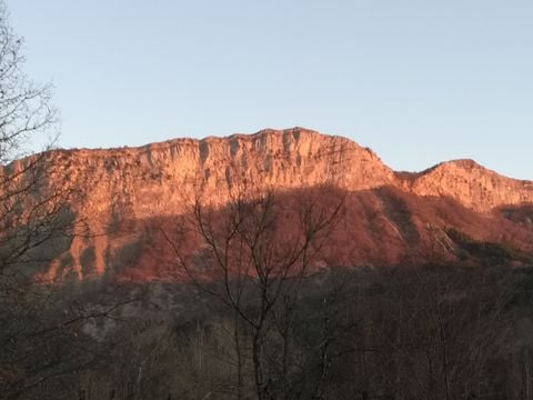 MOBILHOME 5 personnes - Cabane Lodge sur Pilotis 34m² 2 chambres + terrasse