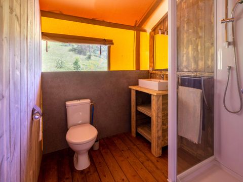 TENTE 6 personnes - Tente Lodge Premium 35m² 3 chambres + terrasse 16m² (avec sanitaire)