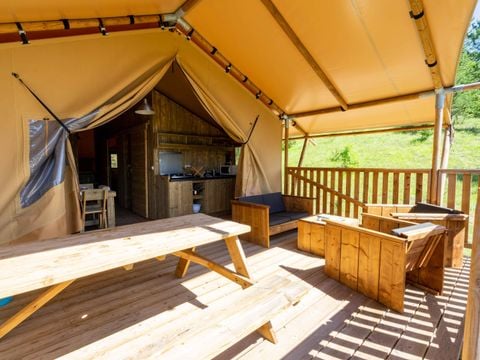 TENTE 6 personnes - Tente Lodge Premium 35m² 3 chambres + terrasse 16m² (avec sanitaire)