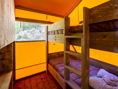 TENTE 6 personnes - Tente Lodge Premium 35m² 3 chambres + terrasse 16m² (avec sanitaire)