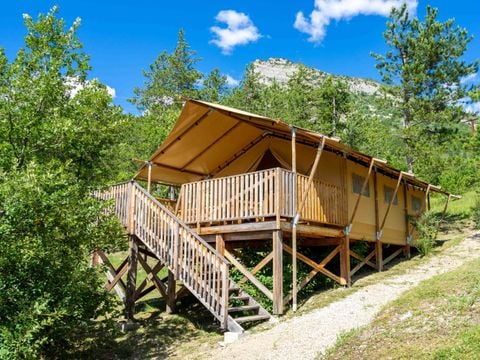 TENTE 6 personnes - Tente Lodge Premium 35m² 3 chambres + terrasse 16m² (avec sanitaire)