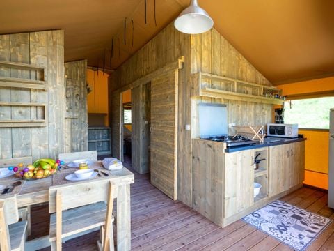 TENTE 6 personnes - Tente Lodge Premium 35m² 3 chambres + terrasse 16m² (avec sanitaire)