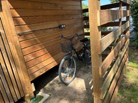 Tente en toile et en bois 2 personnes - Cabane vélo