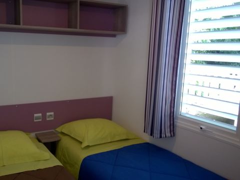 Mobilhome 6 personnes - Mobil-home | Comfort XL | 3 Ch. | 6 Pers. | Terrasse surélévée non couverte | TV