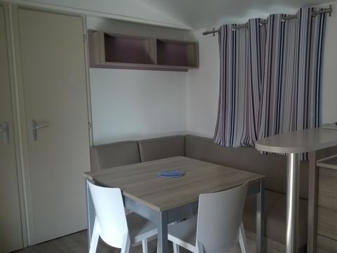 Mobilhome 6 personnes - Mobil-home | Comfort XL | 3 Ch. | 6 Pers. | Terrasse surélévée non couverte | TV