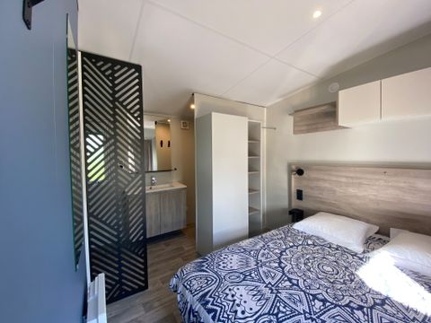 Mobilhome 4 personnes - Mobil-home | Premium | 2 Ch. | 4 Pers. | Terrasse surélevée | 2 SDB | TV