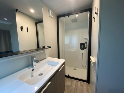 Mobilhome 4 personnes - Mobil-home | Premium | 2 Ch. | 4 Pers. | Terrasse surélevée | 2 SDB | TV