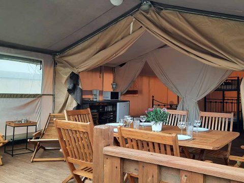 TENTE TOILE ET BOIS 4 personnes - LOUBRESSAC