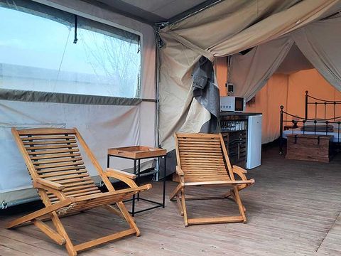 TENTE TOILE ET BOIS 4 personnes - LOUBRESSAC