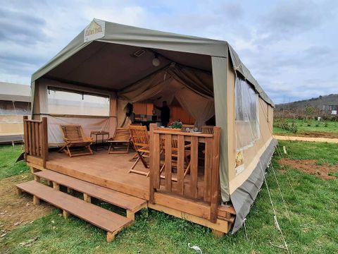 TENTE TOILE ET BOIS 4 personnes - LOUBRESSAC