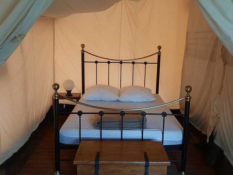 Tente en toile et en bois 4 personnes - LOUBRESSAC