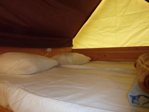 TENTE 2 personnes - bivouac perché (sanitaires communs du camping)