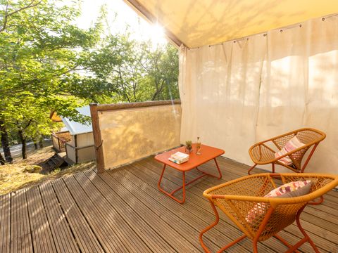 Tente en toile et en bois 4 personnes - Tente Nature Lodge - 2 chambres - Cuisine équipée - Salle de bain