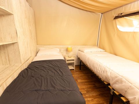 Tente en toile et en bois 4 personnes - Tente Nature Lodge - 2 chambres - Cuisine équipée - Salle de bain