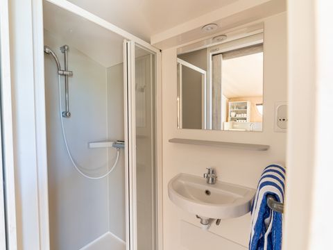 Tente en toile et en bois 4 personnes - Tente Nature Lodge - 2 chambres - Cuisine équipée - Salle de bain