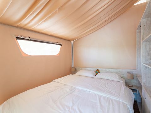 Tente en toile et en bois 4 personnes - Tente Nature Lodge - 2 chambres - Cuisine équipée - Salle de bain