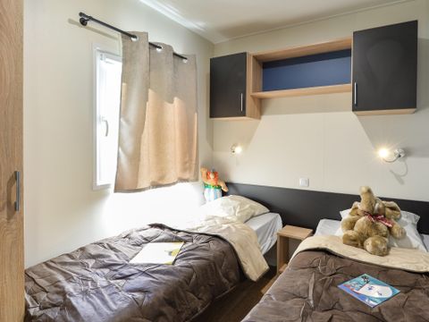MOBILHOME 4 personnes - Mobil-home Camelot Premium 32m² (2 chambres) + grande terrasse couverte/ Zone piétonne 4 pers