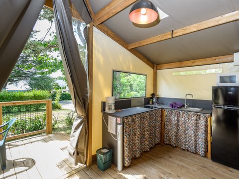 TENTE TOILE ET BOIS 4 personnes - Cabane d'Uther Confort 27m² (2 chambres) + terrasse semi-couverte 4 pers