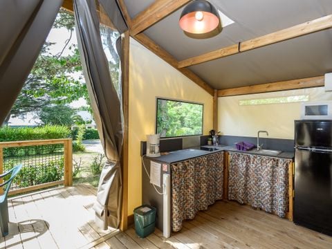 Tente en toile et en bois 4 personnes - Cabane d'Uther Confort 27m² (2 chambres) + terrasse semi-couverte 4 pers