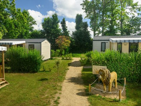 MOBILHOME 4 personnes - Mobil-home Yvain Confort 27m² (2 chambres) + terrasse couverte + TV / Zone piétonne 4 pers