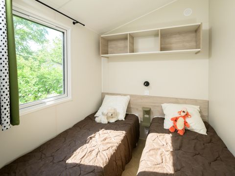 MOBILHOME 4 personnes - Mobil-home Yvain Confort 27m² (2 chambres) + terrasse couverte + TV / Zone piétonne 4 pers