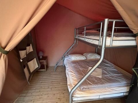 TENTE TOILE ET BOIS 5 personnes - Lodge Victoria (sans sanitaires, ni eau, ni chauffage)