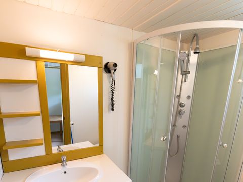 CHALET 5 personnes - Chalet Standard Cabane mezzanine 25m² - 1 chambre + Terrasse couverte - 5/7 pers