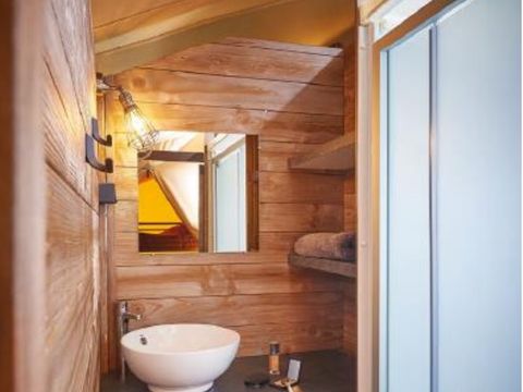 TENTE TOILE ET BOIS 4 personnes - Lodge Insolite Pinède 34 m² - 2 chambres + Terrasse couverte + Plancha - 4/5 pers