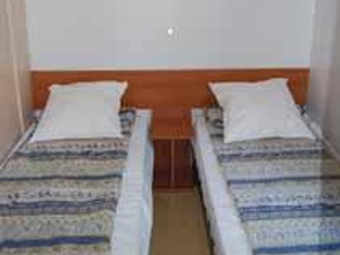 MOBILHOME 4 personnes - Mobil-home Standard Escapade 23m² - 2 chambres + Terrasse avec parasol - 4 pers