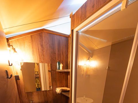 TENTE TOILE ET BOIS 5 personnes - Lodge Insolite Pinède 46m² - 2 chambres + Terrasse couverte + Plancha - 5/7 pers