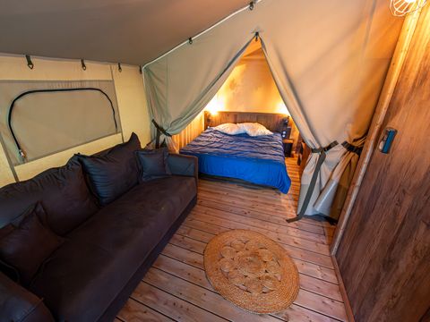 TENTE TOILE ET BOIS 5 personnes - Lodge Insolite Pinède 46m² - 2 chambres + Terrasse couverte + Plancha - 5/7 pers