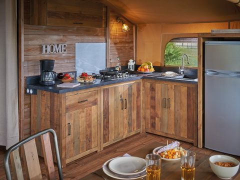 TENTE TOILE ET BOIS 5 personnes - Lodge Insolite Pinède 46m² - 2 chambres + Terrasse couverte + Plancha - 5/7 pers
