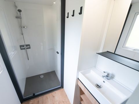MOBILHOME 6 personnes - Mobil-home Premium Trendy 33m² - 3 chambres + terrasse couverte - 6 pers