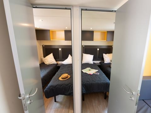 MOBILHOME 6 personnes - Mobil-Home Confort  Relax Clim  33m² (3ch-6pers) + Terrasse couverte + Clim - Tarif 1 à 6 pers.