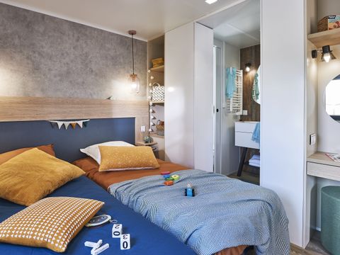 MOBILHOME 6 personnes - Crecy : KING - 3 Chambres - 2 SDB - 1 TV - AVEC CLIMATISEUR - DRAPS ET SERVIETTES INCLUS 1/6 pers