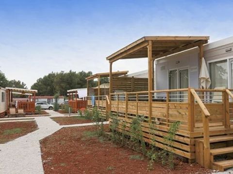 MOBILHOME 6 personnes - Comfort | 3 Ch. | 6 Pers. | Terrasse surélevée | 2 SDB | Clim