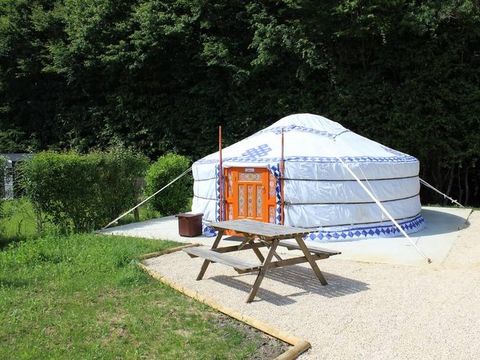 Hébergement 4 personnes - Yourte (sans toilette, ni douche)