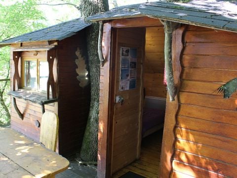 HÉBERGEMENT INSOLITE 4 personnes - Cabane dans les arbres (avec toilettes sèches, sans douche)
