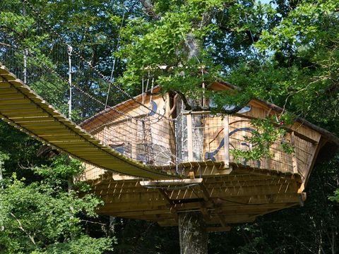 HÉBERGEMENT INSOLITE 4 personnes - Cabane dans les arbres (avec toilettes sèches, sans douche)