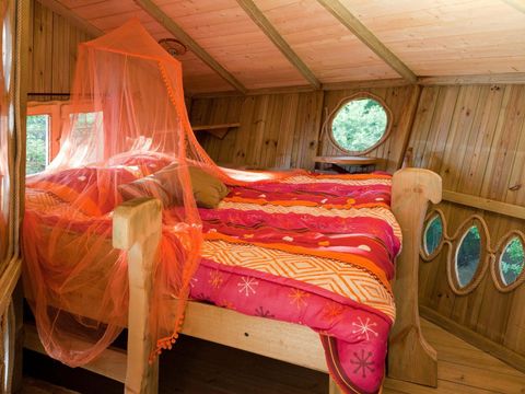 HÉBERGEMENT INSOLITE 4 personnes - Cabane dans les arbres (avec toilettes sèches, sans douche)