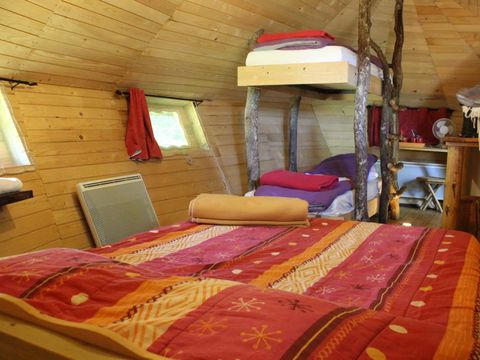 HÉBERGEMENT INSOLITE 4 personnes - Cabane dans les arbres (avec toilettes sèches, sans douche)