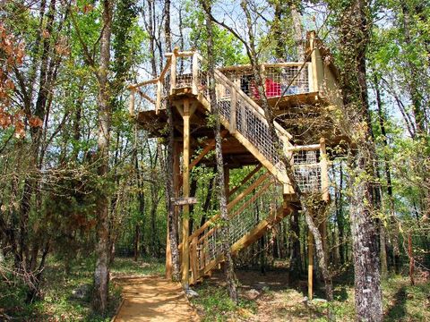 HÉBERGEMENT INSOLITE 6 personnes - Maison dans les branches