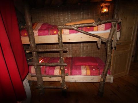 HÉBERGEMENT INSOLITE 8 personnes - Maison des Farfadets 