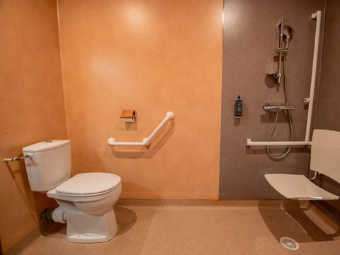 CHAMBRE 4 personnes - Hôtel insolite PMR